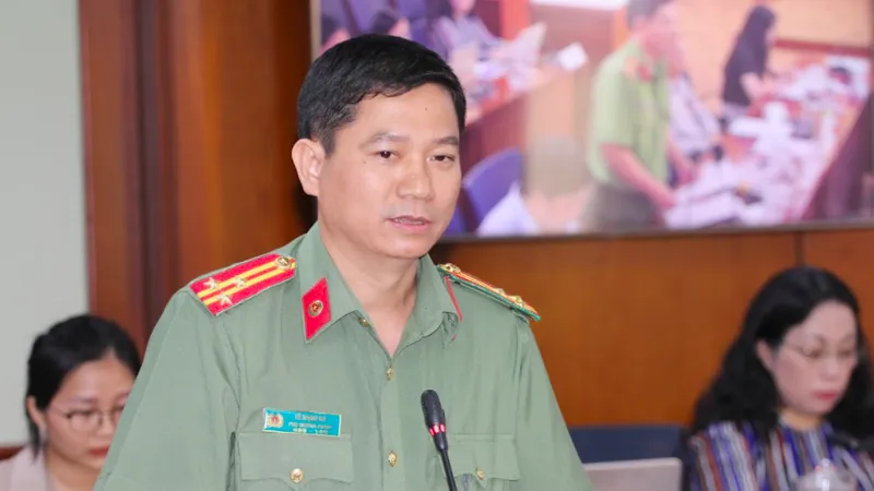 Thượng tá Lê Mạnh Hà, Phó Phòng Tham mưu, Công an TPHCM, trả lời tại họp báo. Ảnh: THẢO LÊ