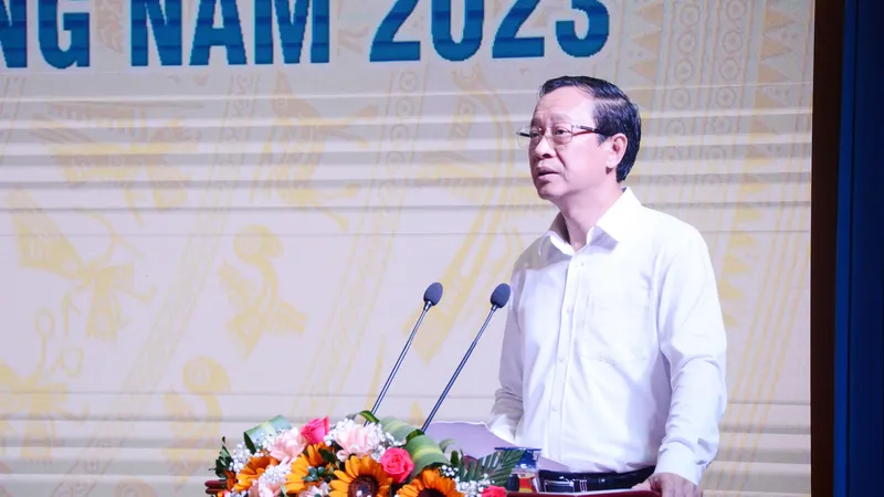 Thứ trưởng Bộ Giáo dục và Đào tạo Phạm Ngọc Thưởng phát biểu tại buổi lễ