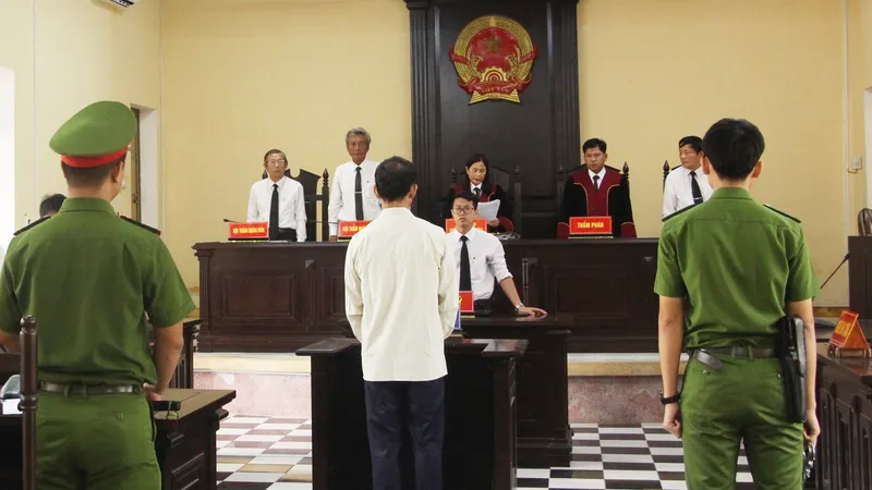 Lãnh 13 năm tù vì sàm sỡ con riêng của nhân tình