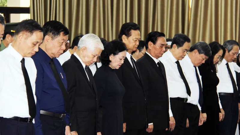 Lãnh đạo Đảng và Nhà nước viếng lễ tang đồng chí Lê Phước Thọ