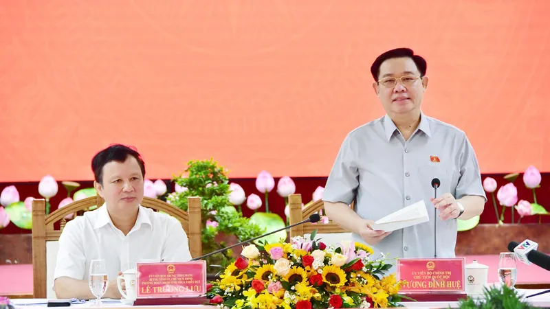 Chủ tịch Quốc hội Vương Đình Huệ phát biểu tại buổi làm việc với lãnh đạo tỉnh Thừa Thiên Huế