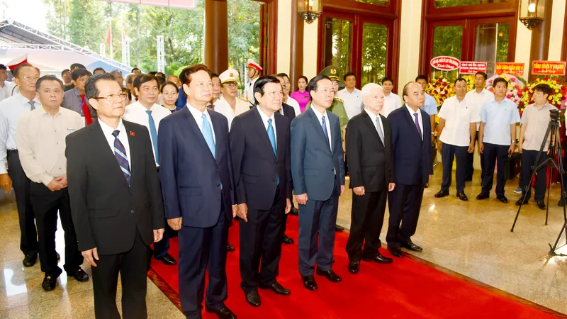 Chủ tịch nước Võ Văn Thưởng dâng hương tại đền thờ Chủ tịch Tôn Đức Thắng