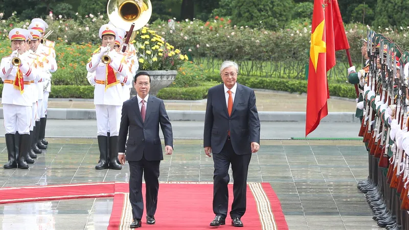 Chủ tịch nước Võ Văn Thưởng chủ trì lễ đón Tổng thống Kazakhstan Kassym-Jomart Tokayev