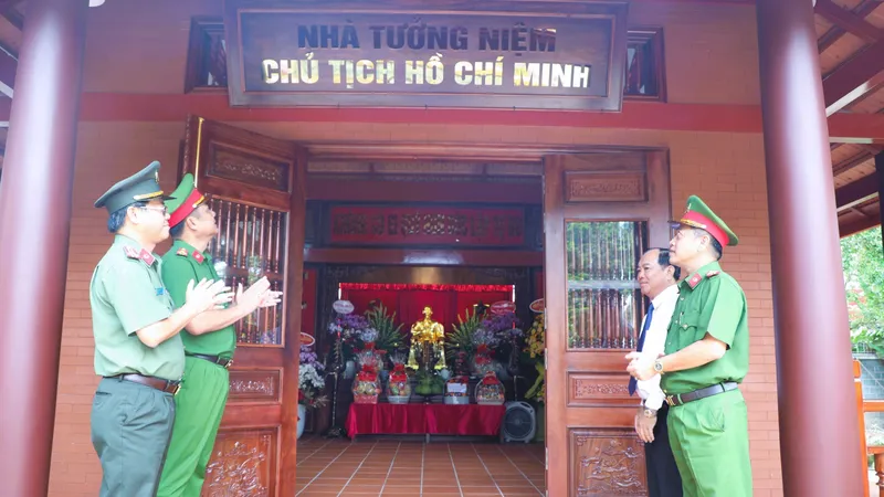 Khánh thành Nhà tưởng niệm Chủ tịch Hồ Chí Minh 