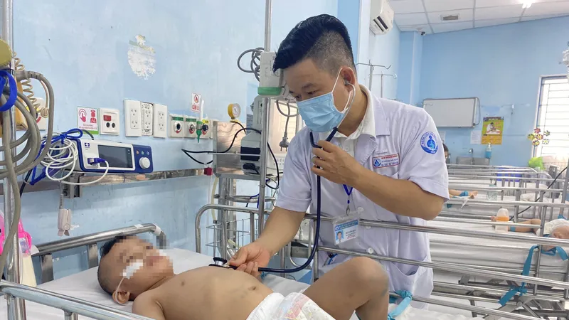 Bệnh viện lại thiếu thuốc, cạn kiệt vật tư
