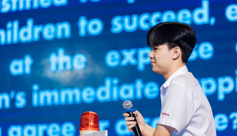 Nghẹt thở phút giây tranh biện vòng chung kết cuộc thi Voice of iSchool