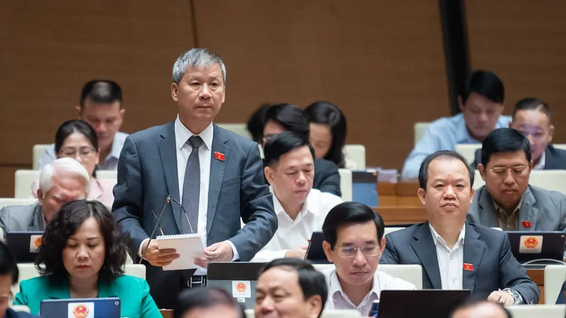 Đề nghị bỏ giấy chuyển viện, bỏ danh mục thuốc được bảo hiểm y tế chi trả