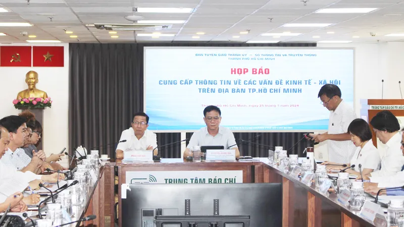 TPHCM: Tập trung chuẩn bị phục vụ hành khách đi lại dịp Tết Nguyên đán chu đáo