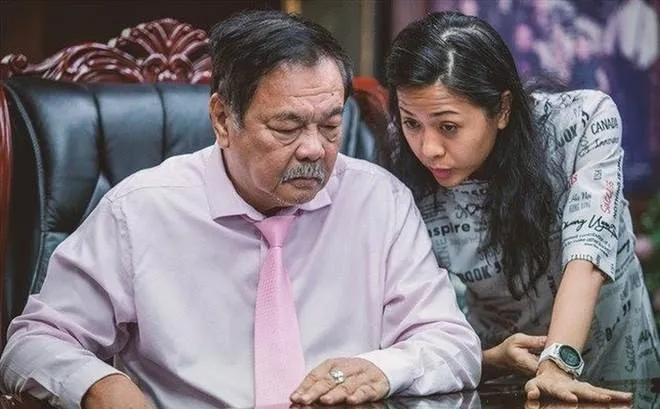 Tại công an, hai bị can Trần Uyên Phương và Trần Ngọc Bích không thừa nhận giúp cha là Trần Quí Thanh cho vay tiền, chỉ thừa nhận là mua bán