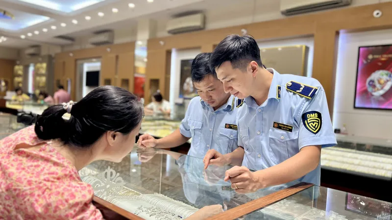 Đồng loạt kiểm tra 3 tiệm vàng tại Hà Nội 
