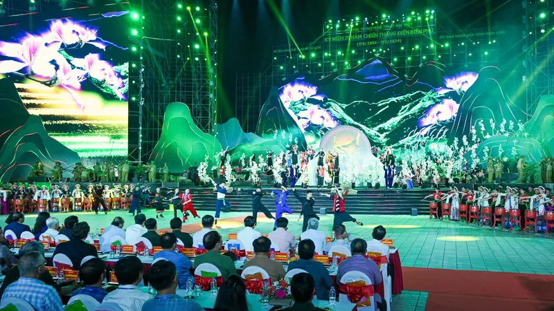 1.000 người tham gia chương trình nghệ thuật đặc biệt “Điện Biên Phủ - Mốc vàng lịch sử”