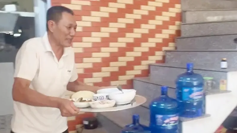 Bữa cơm nghĩa tình trên đảo Cô Tô sau bão số 3
