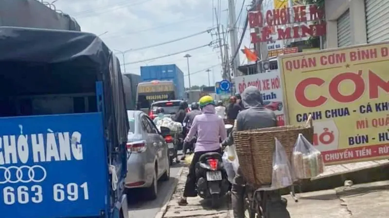 Ùn ứ kéo dài trên cao tốc TPHCM - Long Thành - Dầu Giây