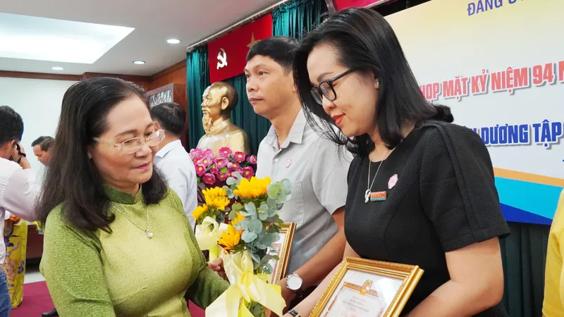 Đảng ủy Khối Dân - Chính - Đảng TPHCM tuyên dương 116 tập thể, cá nhân điển hình "Dân vận khéo" năm 2024