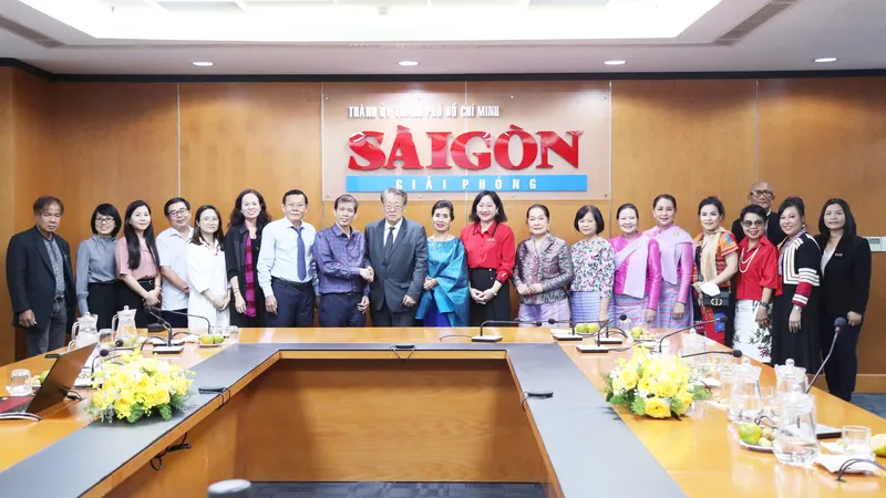 Hội Phụ nữ và Hội Nhà báo tỉnh Chiangmai (Thái Lan) thăm và làm việc tại Báo Sài Gòn Giải Phóng