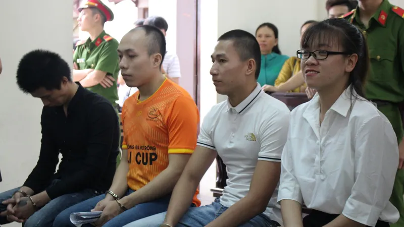 Các bị cáo chờ tuyên án