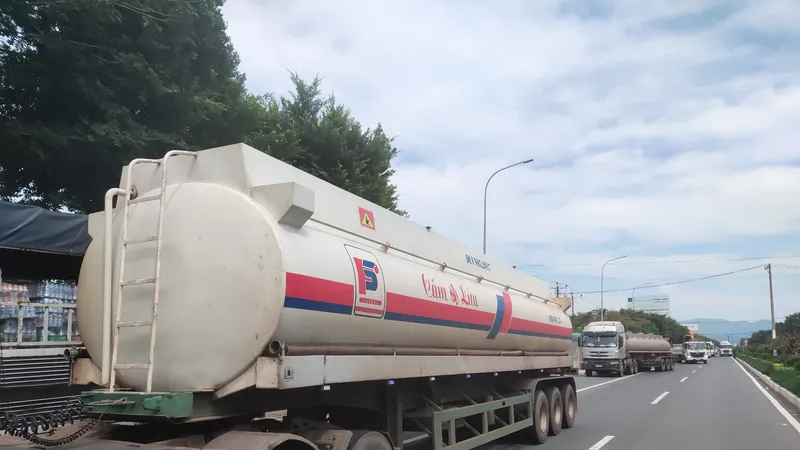Vũng Tàu: Ùn ứ xe hàng vì ứng dụng phần mềm quản lý mới