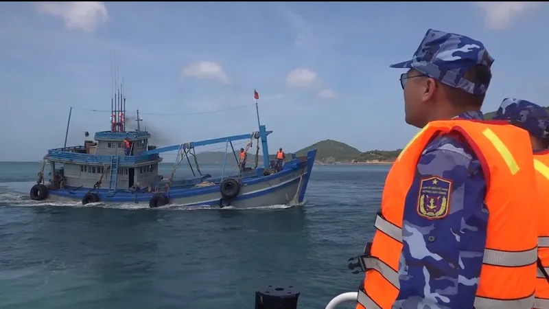 Bắt tàu chở 35.000 lít dầu DO không rõ nguồn gốc 