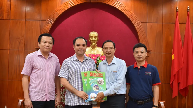 Báo Sài Gòn Giải Phóng trao báo xuân tại huyện Long Điền, tỉnh Bà Rịa - Vũng Tàu