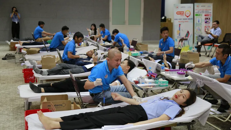 Cán bộ, nhân viên Công ty TNHH Hóa dầu Long Sơn tổ chức hiến máu nhân đạo