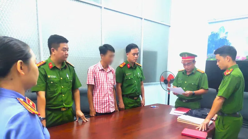 Cơ quan CSĐT Công an TP Bà Rịa thi hành lệnh bắt bị can Trần Đăng Đức, nguyên là Đăng kiểm viên hạng 2 của Chi Cục Thủy sản tỉnh Bà Rịa – Vũng Tàu