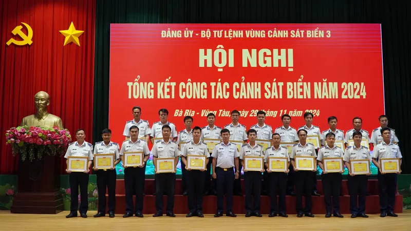 Bộ Tư lệnh Vùng Cảnh sát biển 3 trao khen thưởng cho nhiều tổ chức cá nhân có thành tích xuất sắc trong năm 2024