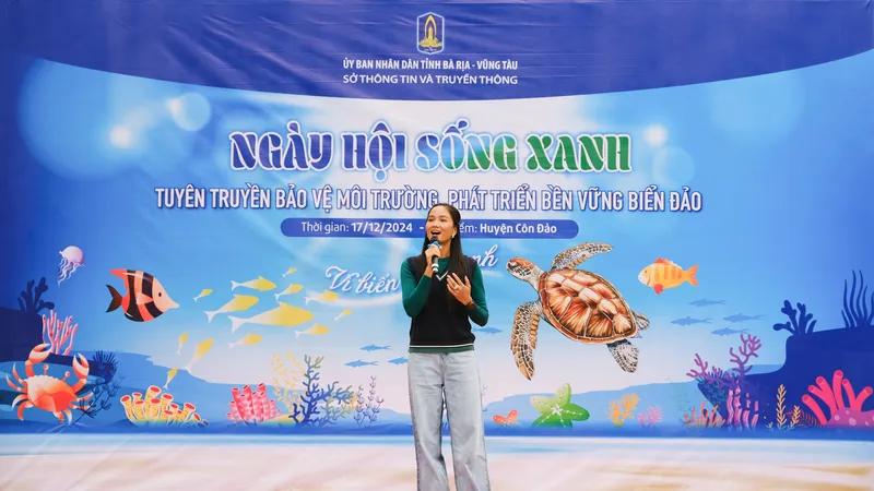 Hoa hậu H’Hen Niê tham gia một số hoạt động làm sạch môi trường trong chương trình ngày hội sống xanh ở Côn Đảo, tỉnh Bà Rịa - Vũng Tàu