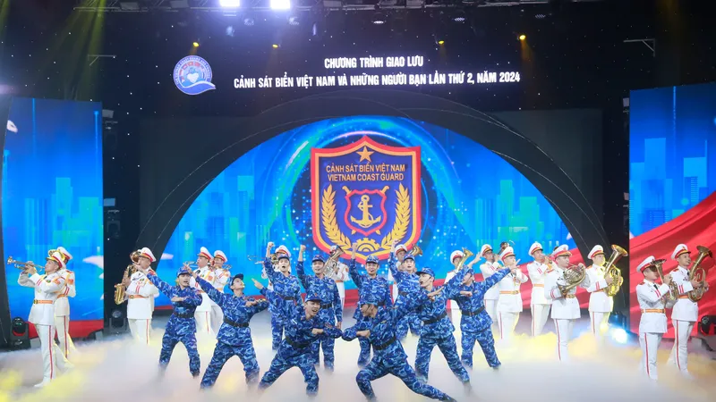 Văn nghệ chào mừng chương trình giao lưu “Cảnh sát biển Việt Nam và những người bạn lần thứ 2
