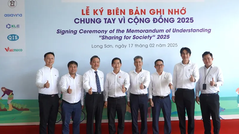 Quang cảnh buổi lễ ký kết 