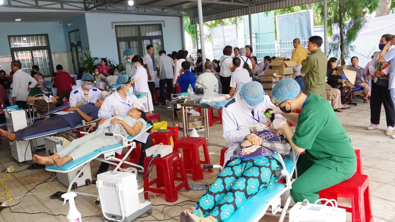 Bộ đội Biên phòng tỉnh Bà Rịa - Vũng Tàu phối hợp với các bác sĩ từ TPHCM tổ chức khám, cấp phát thuốc miễn phí cho người dân