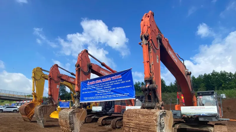 Khởi công dự án đường cao tốc Dầu Giây - Tân Phú