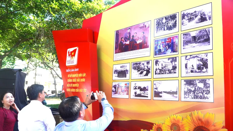 Khai mạc triển lãm ảnh với chủ đề “Từ kỷ nguyên độc lập, thống nhất đất nước đến kỷ nguyên vươn mình của dân tộc” tại phường Vũng Tàu, TPHCM
