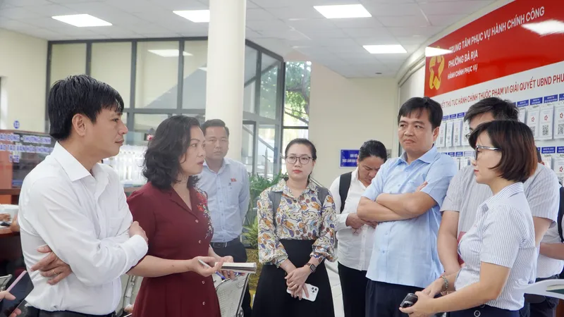 Đoàn công tác khảo sát thực tế tại Trung tâm phục vụ hành chính công phường Bà Rịa