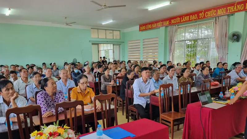 Quang cảnh buổi tập huấn các giải pháp quản lý dinh dưỡng cho cây trồng theo hướng hữu cho nông dân xã Bàu Lâm, TPHCM