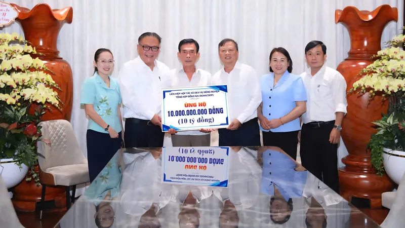 Liên hiệp Hợp tác xã Dịch vụ Nông nghiệp tổng hợp Đồng Nai (DONACOOP) ủng hộ 10 tỷ đồng cho đồng bào bị thiệt hại bởi cơn bão số 10