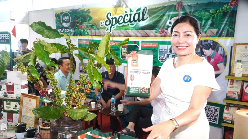 Gian hàng trưng bày sản phẩm cà phê, một trong những sản phẩm nông sản chủ lực của tỉnh Đồng Nai