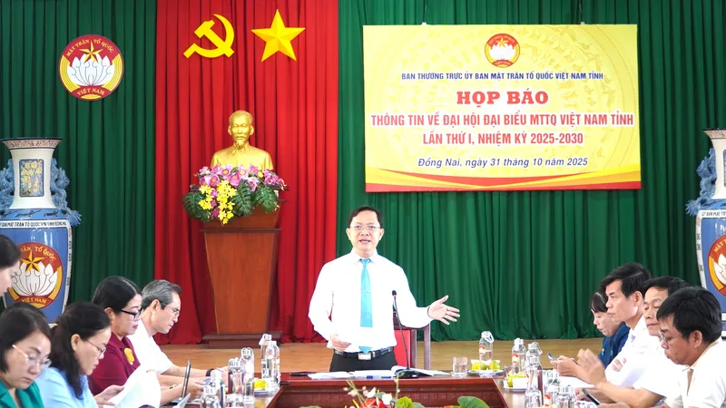 Ông Hà Anh Dũng, Phó Chủ tịch Thường trực Ủy ban MTTQ Việt Nam tỉnh Đồng Nai chủ trì buổi họp báo