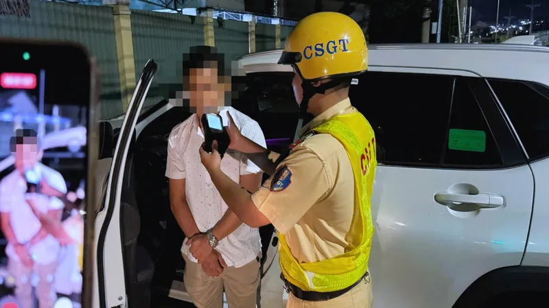 Kết quả kiểm tra cho thấy tài xế Đ.Q.S. (35 tuổi) có nồng độ cồn vượt hơn 2 lần mức kịch khung. Ảnh: CAĐN