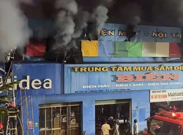 Vụ cháy cửa hàng điện máy tại phường Long Khánh, tỉnh Đồng Nai khiến 2 người thiệt mạng