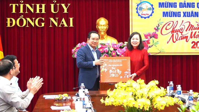 TPHCM trao tặng 500 triệu đồng hỗ trợ tỉnh Đồng Nai chăm lo tết