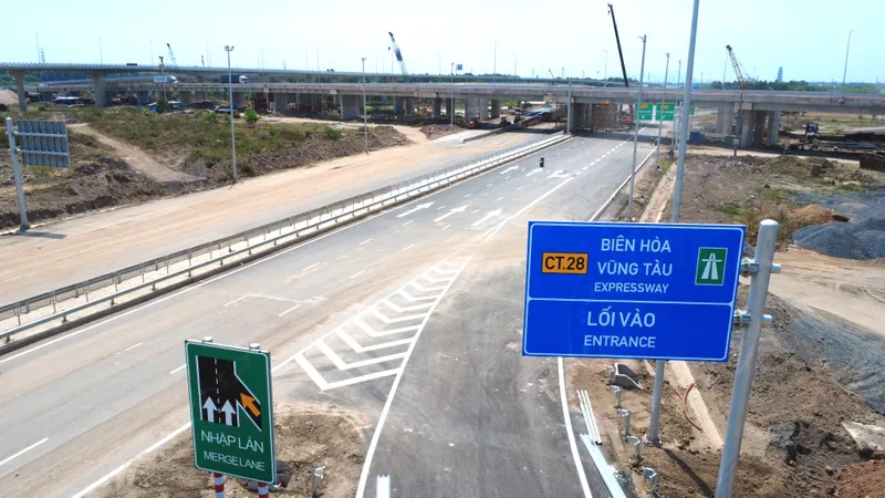 Dự án thành phần 2 cao tốc Biên Hoà - Vũng Tàu đoạn qua Đồng Nai chuẩn bị đi vào hoạt động. Ảnh: PHÚ NGÂN