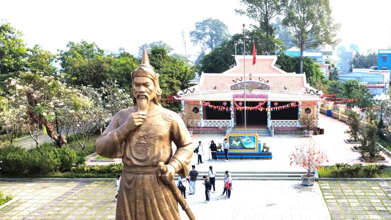 Tượng Lễ Thành hầu Nguyễn Hữu Cảnh tại di tích đền thờ ở TP Đồng Nai
