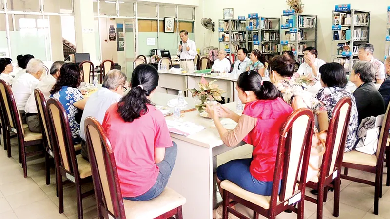 Một buổi sinh hoạt bạn đọc tại Thư viện quận Phú Nhuận