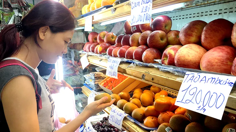 Người tiêu dùng chuộng trái cây ngoại
