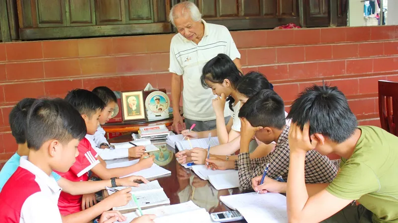 Lớp học tình thương của cựu binh tuổi 80