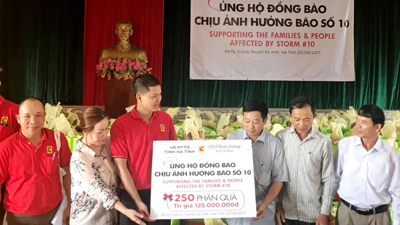 Giúp đồng bào bị ảnh hưởng từ bão số 10