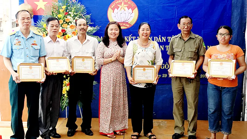 Khu phố nghĩa tình