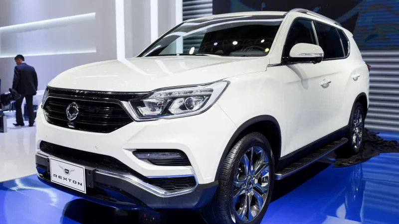 SsangYong cũng trình làng dòng SUV hạng D phân khúc cao cấp phiên bản G4 Rexton 2018. 