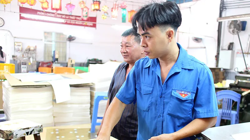 Đảng viên đi trước