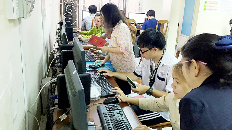 Niềm vui khi đi làm hộ chiếu